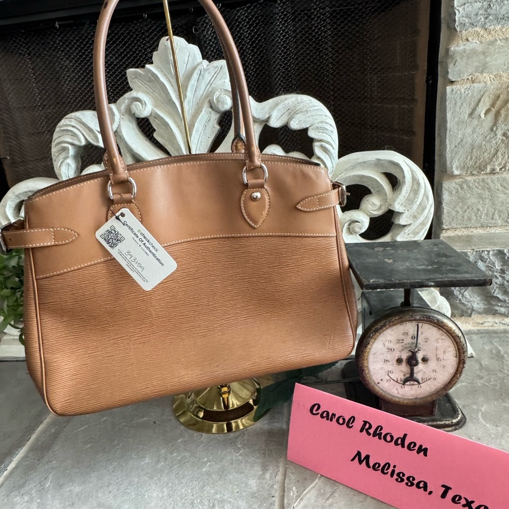 Louis Vuitton Epi Leather Passy in Camel